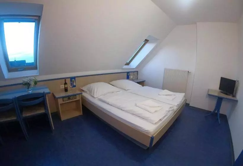 Hotelli Smart Hostel By Landgasthof Velber 24h7d