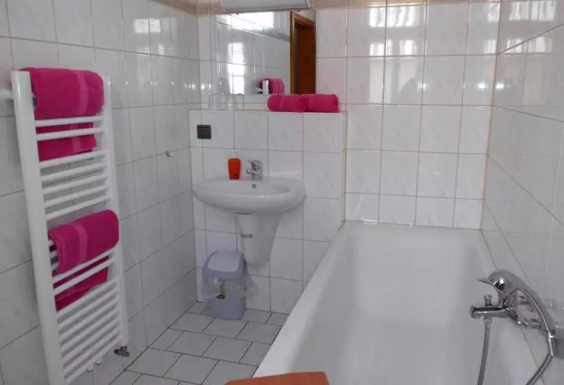 Hotelli Thüringer Hof Hildburghausen