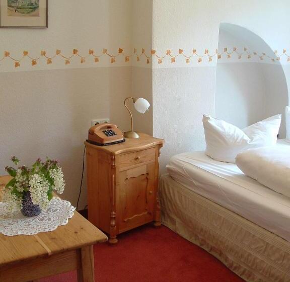 Отель Und Gasthof Dreibeiniger Hund