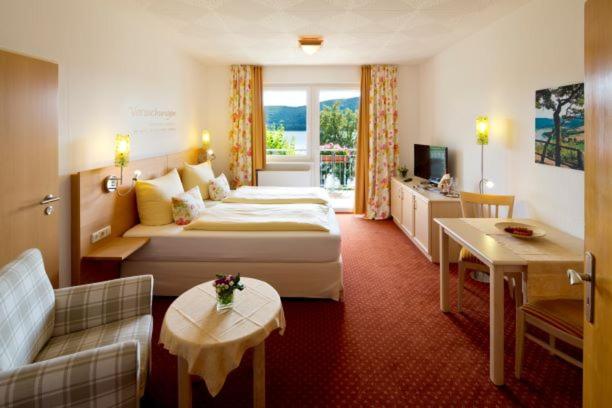 Plusnaturhotel Direkt Am Ederseeufer Waldhotel Wiesemann Und Ferienapartments