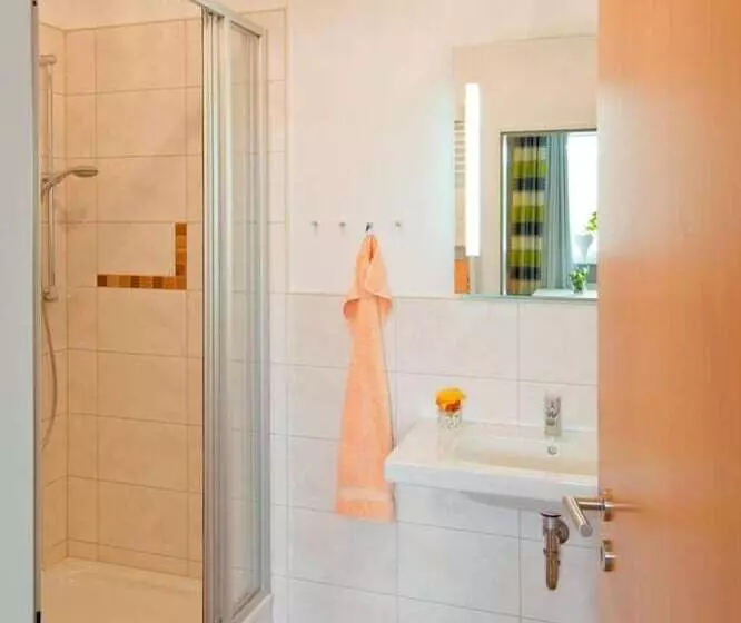 Plusnaturhotel Direkt Am Ederseeufer Waldhotel Wiesemann Und Ferienapartments