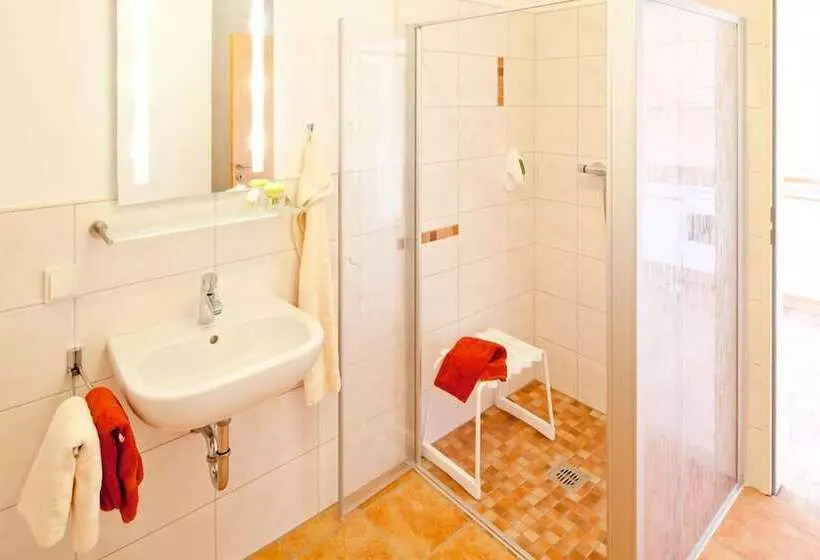 Plusnaturhotel Direkt Am Ederseeufer Waldhotel Wiesemann Und Ferienapartments