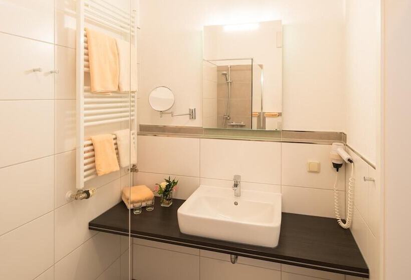 Plusnaturhotel Direkt Am Ederseeufer Waldhotel Wiesemann Und Ferienapartments