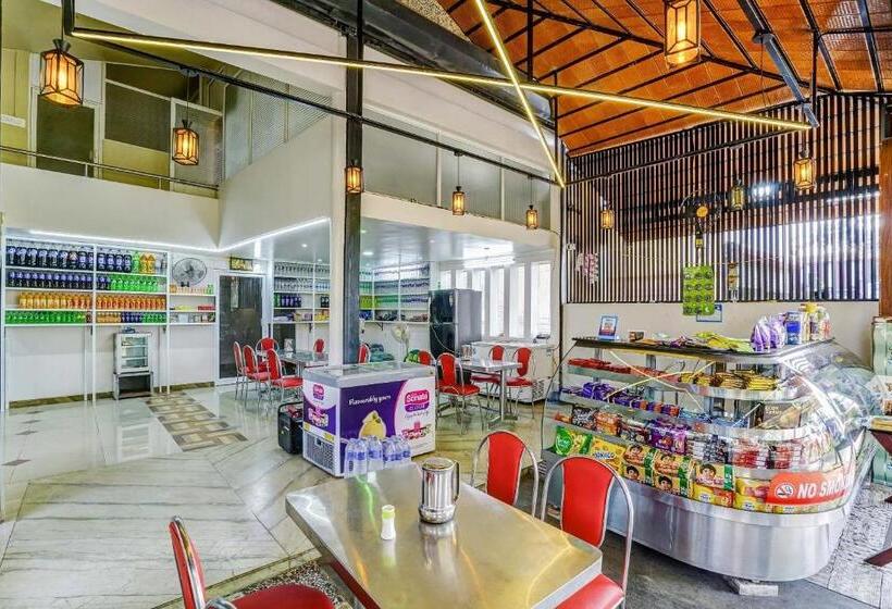 בית מלון כפרי Collection O Royal Tourist Home