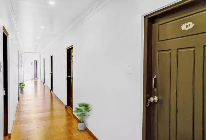 Hotelli Collection O Royal Tourist Home