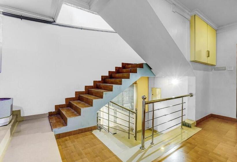 בית מלון כפרי Collection O Royal Tourist Home