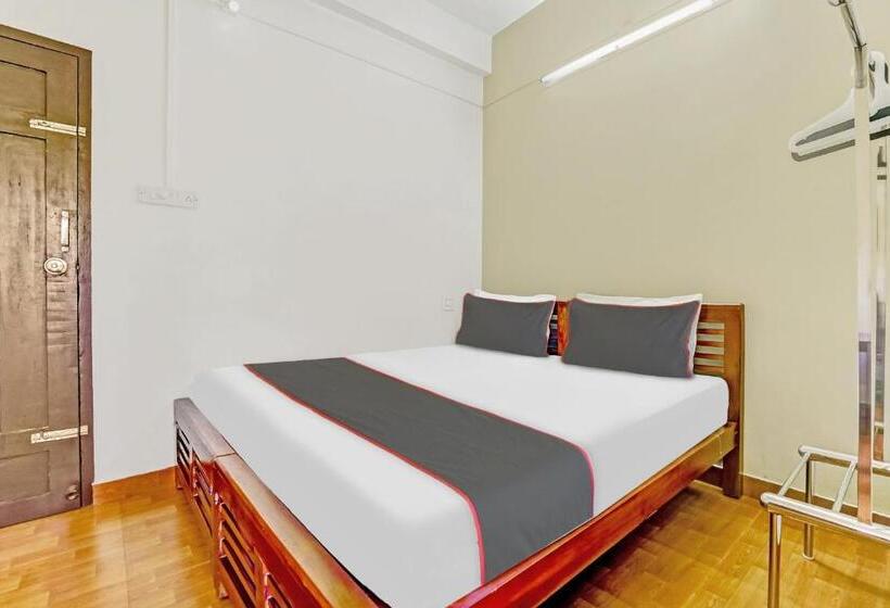 فندق Collection O Royal Tourist Home