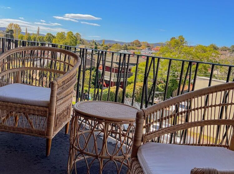 Commercial Hotel Bega