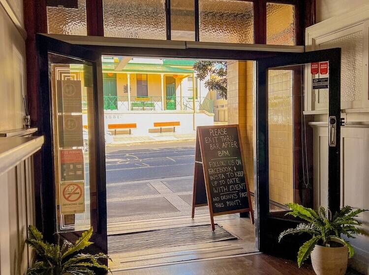 Commercial Hotel Bega