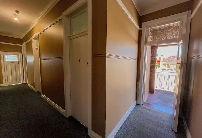 Commercial Hotel Bega