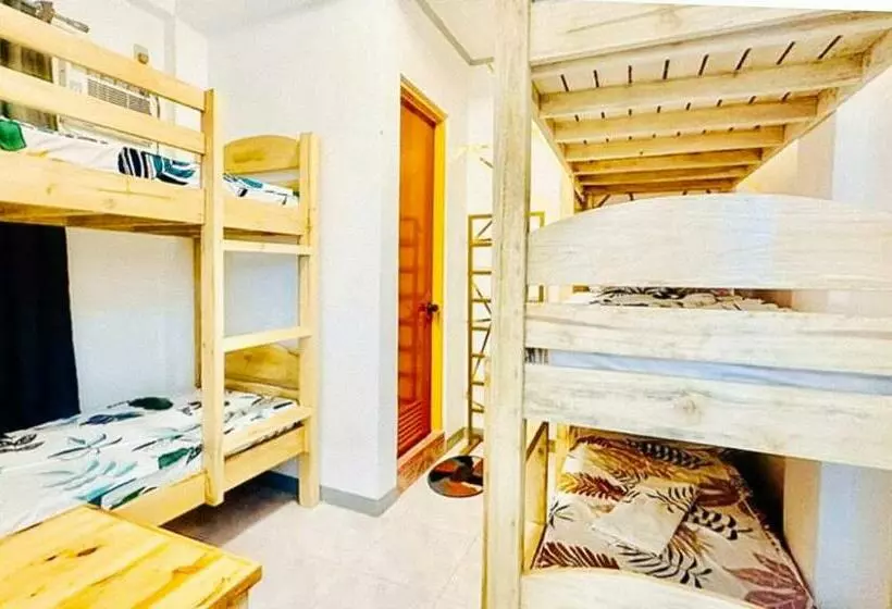 Reddoorz Plus @ Remarkable Hotel Alcala Pangasinan