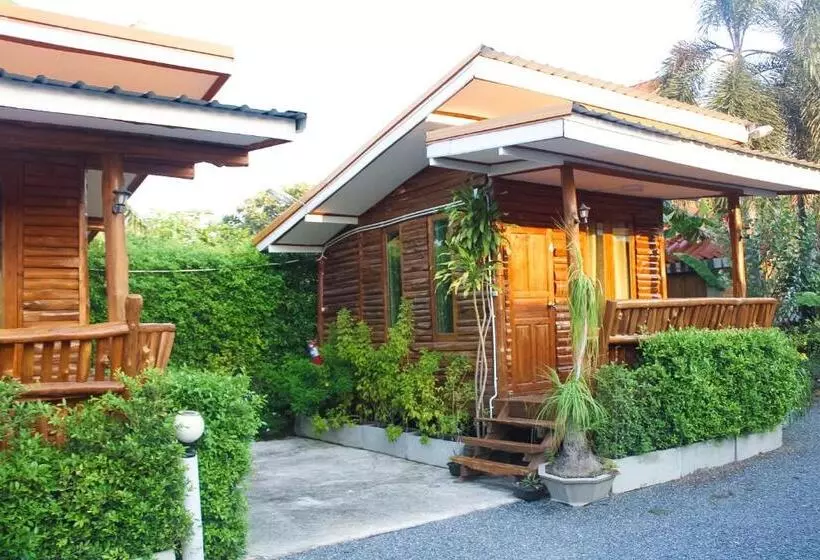 Majatalo ครัวบ้านไม้สัก โฮมสเตย์ เขาวงพระจันทร์ ลพบุรี