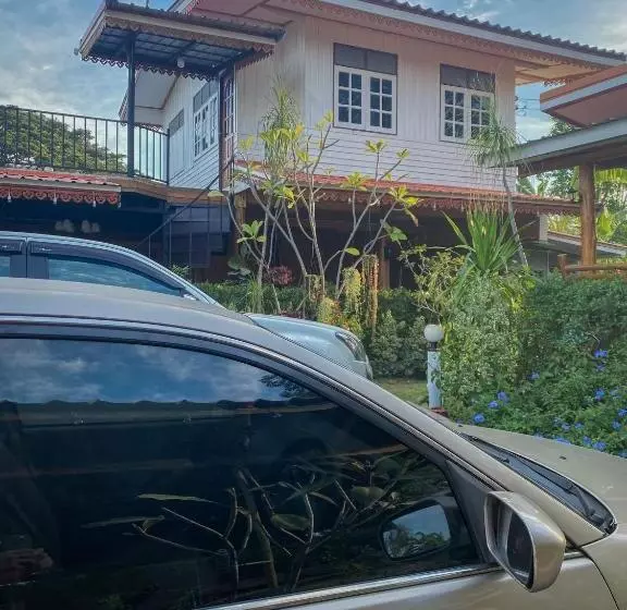 Majatalo ครัวบ้านไม้สัก โฮมสเตย์ เขาวงพระจันทร์ ลพบุรี