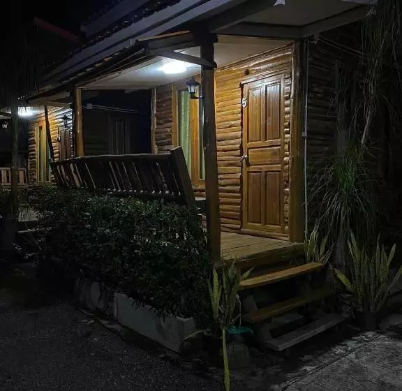 Majatalo ครัวบ้านไม้สัก โฮมสเตย์ เขาวงพระจันทร์ ลพบุรี