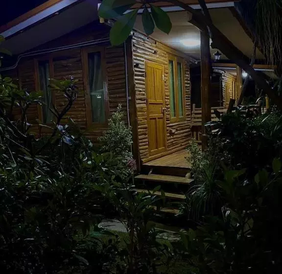 Majatalo ครัวบ้านไม้สัก โฮมสเตย์ เขาวงพระจันทร์ ลพบุรี