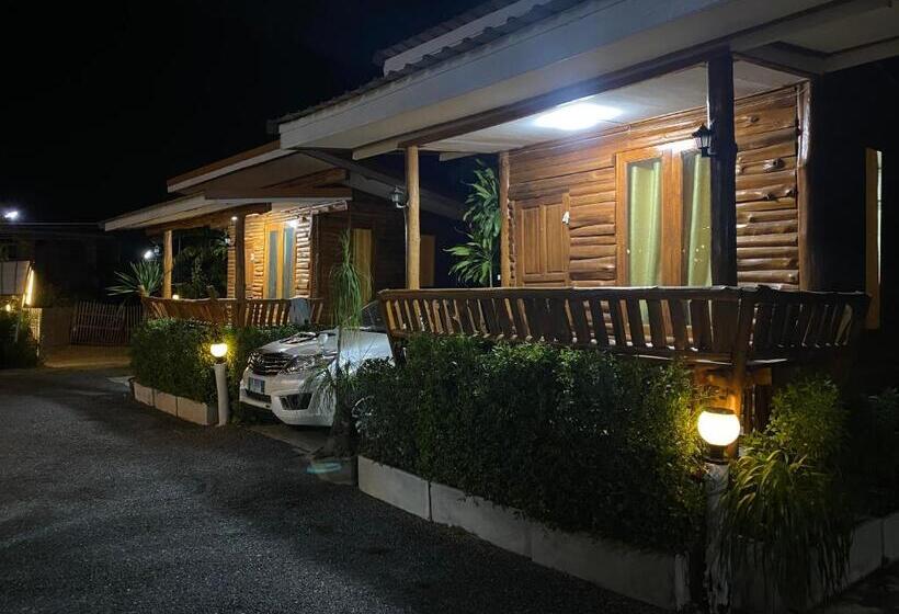 Pension ครัวบ้านไม้สัก โฮมสเตย์ เขาวงพระจันทร์ ลพบุรี