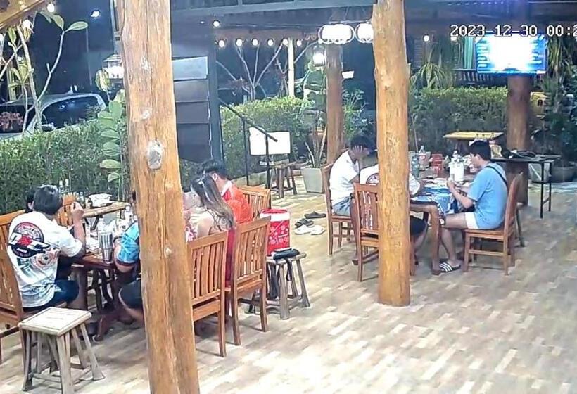 Pension ครัวบ้านไม้สัก โฮมสเตย์ เขาวงพระจันทร์ ลพบุรี