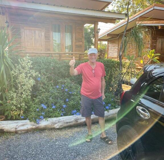 Pension ครัวบ้านไม้สัก โฮมสเตย์ เขาวงพระจันทร์ ลพบุรี