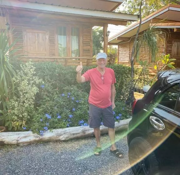 Majatalo ครัวบ้านไม้สัก โฮมสเตย์ เขาวงพระจันทร์ ลพบุรี