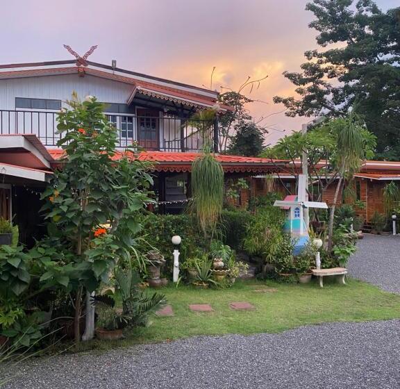 Pension ครัวบ้านไม้สัก โฮมสเตย์ เขาวงพระจันทร์ ลพบุรี