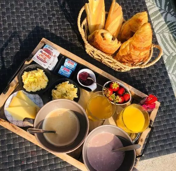 Aamiaismajoitus (B&B) Chambre D Hôtes Le Cottage