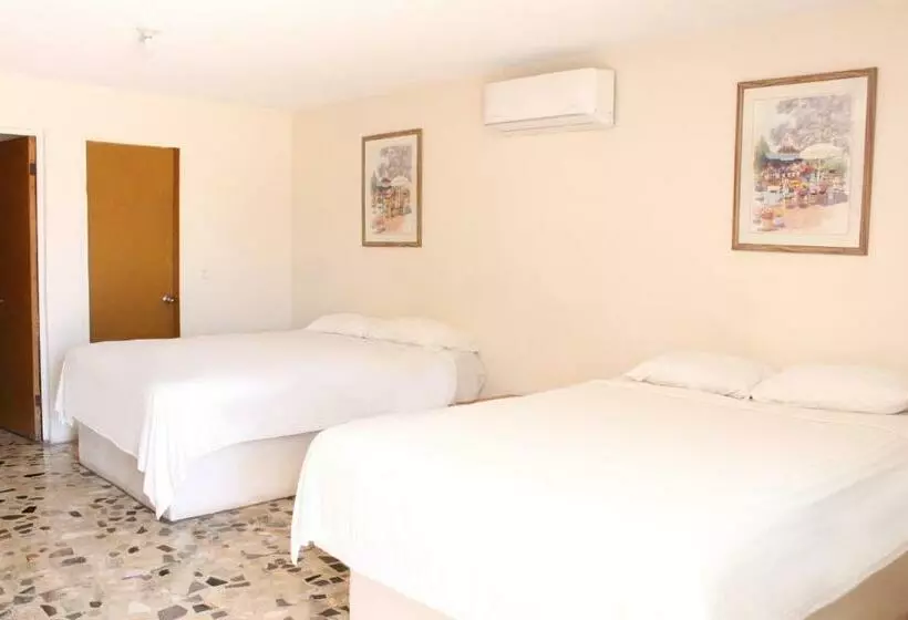 ホテル Empalme Inn