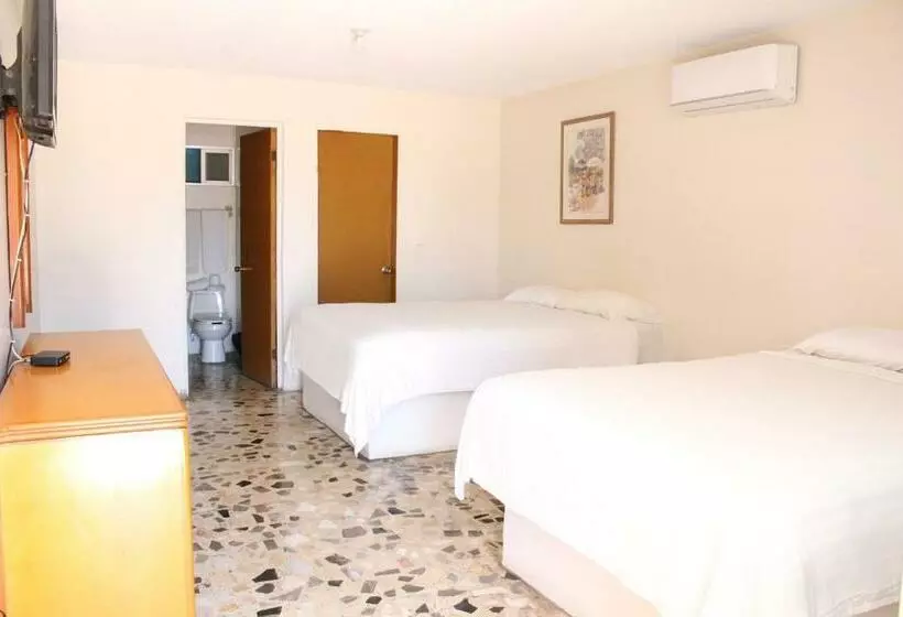 ホテル Empalme Inn