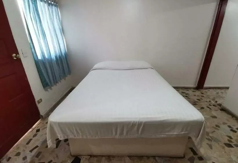 ホテル Empalme Inn