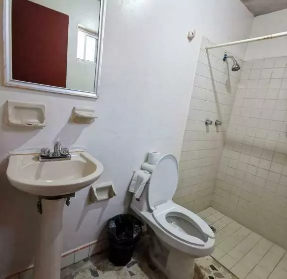 ホテル Empalme Inn