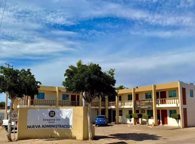 ホテル Empalme Inn