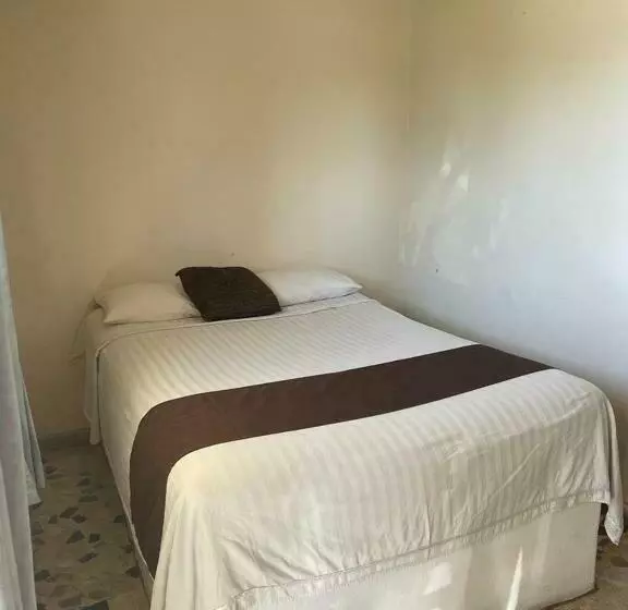 ホテル Empalme Inn