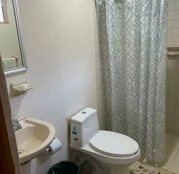 ホテル Empalme Inn