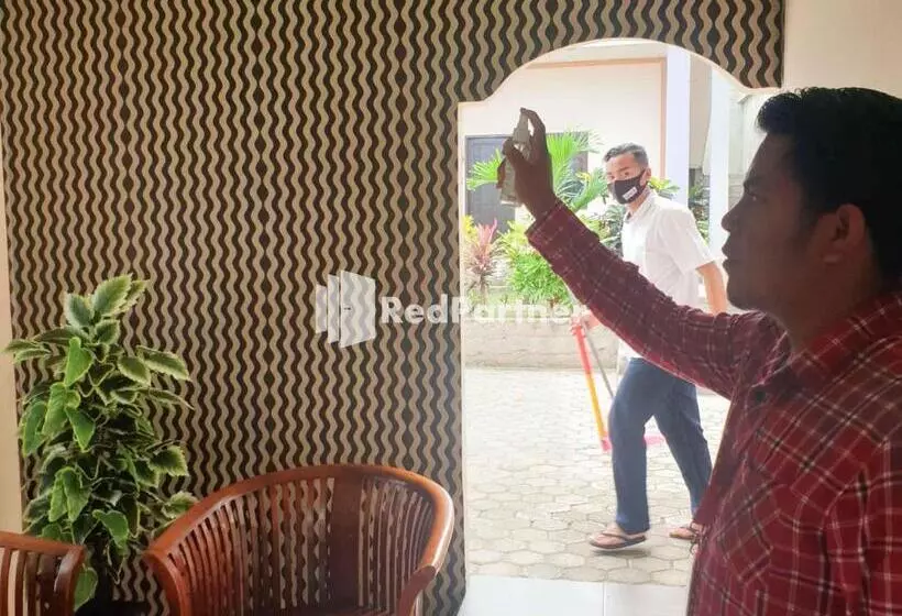 Reddoorz At Hotel Gloria Borong Labuan Bajo