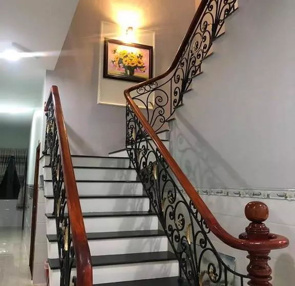 هتل Khách Sạn Bảy Tâm Khách Sạn Gần Dinh Thầy Thím Biển Lagi