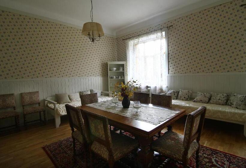 ペンション Naissaare Guesthouse Külalistemaja