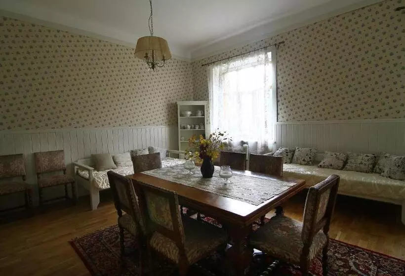 پانسیون Naissaare Guesthouse Külalistemaja