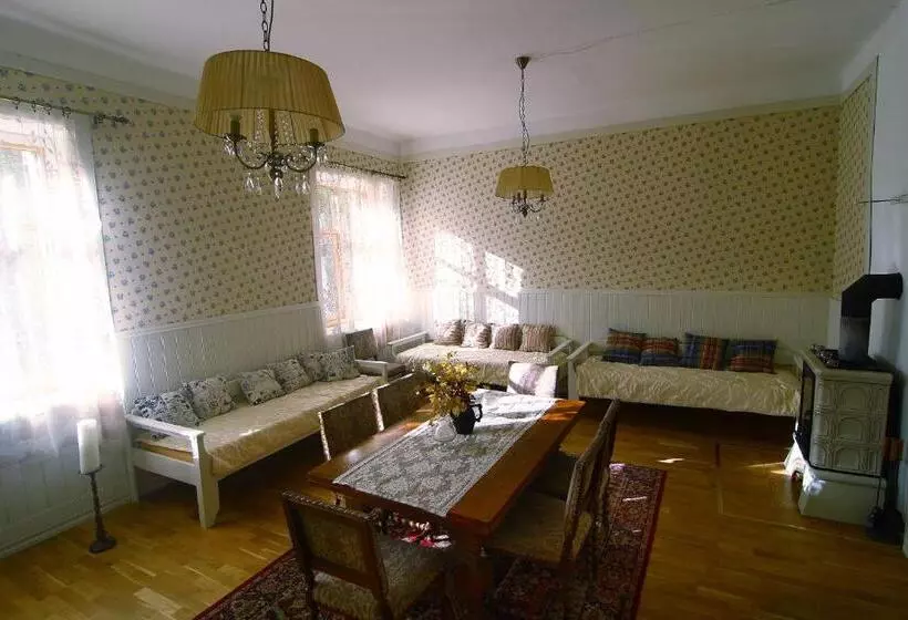 پانسیون Naissaare Guesthouse Külalistemaja