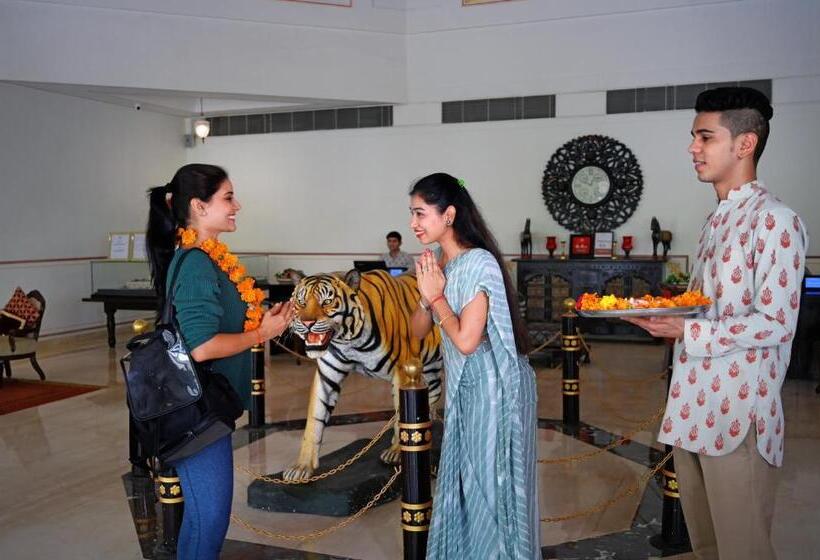 호텔 Anuraga Palace