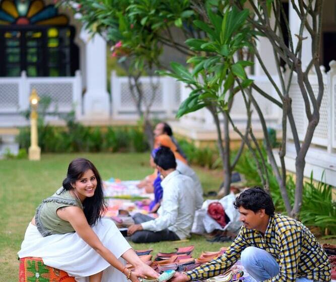 호텔 Anuraga Palace