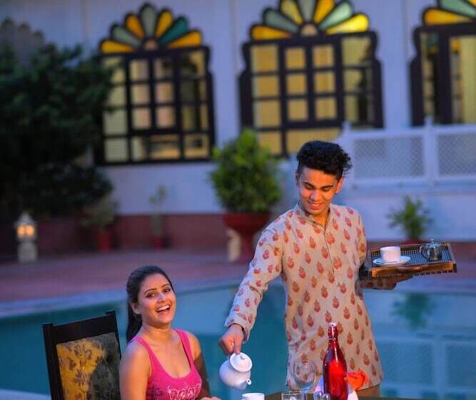 호텔 Anuraga Palace