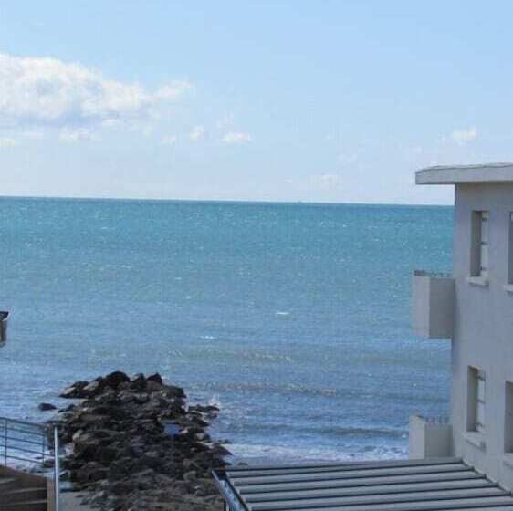 בית מלון כפרי Hôtel Du Midi Plage