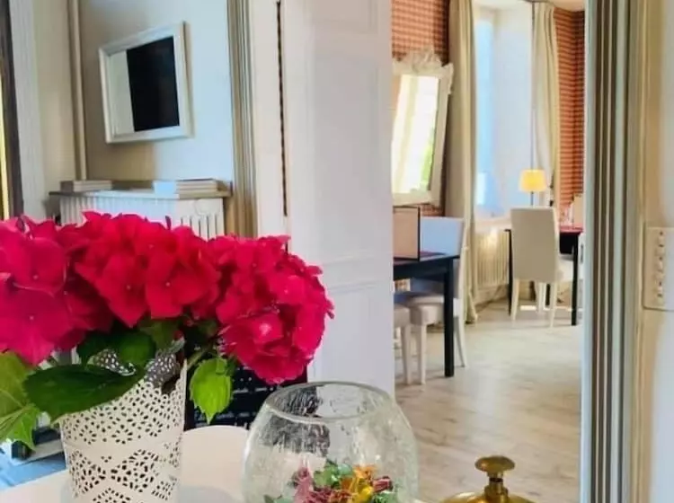 ホテル Hôtel Restaurant La Désirade