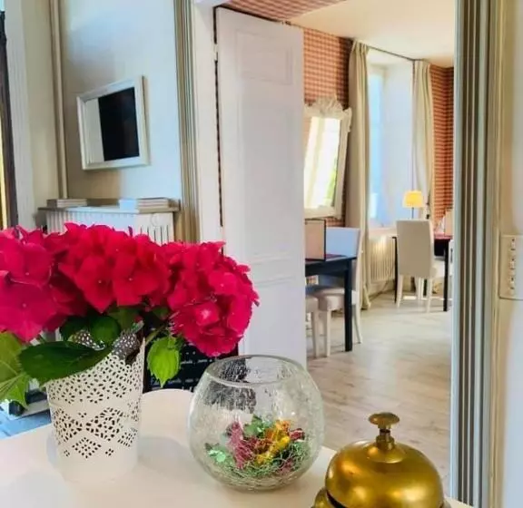 ホテル Hôtel Restaurant La Désirade