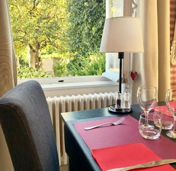 ホテル Hôtel Restaurant La Désirade
