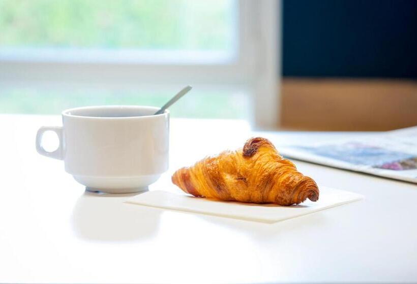 ホテル Ibis Budget Clermont Ferrand Le Brezet Aeroport