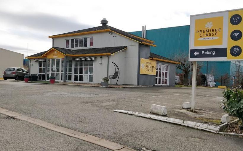 Отель Premiere Classe Coignieres