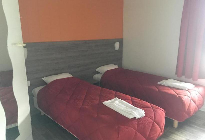 Отель Premiere Classe Coignieres