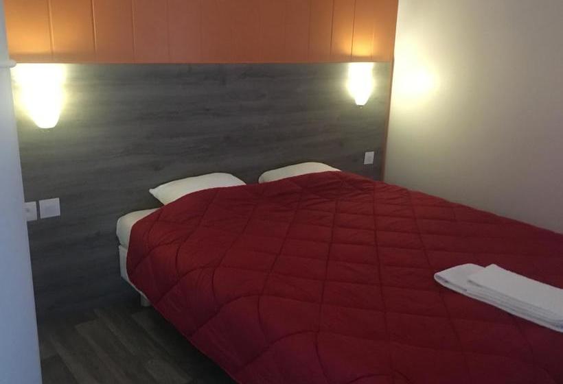 Отель Premiere Classe Coignieres