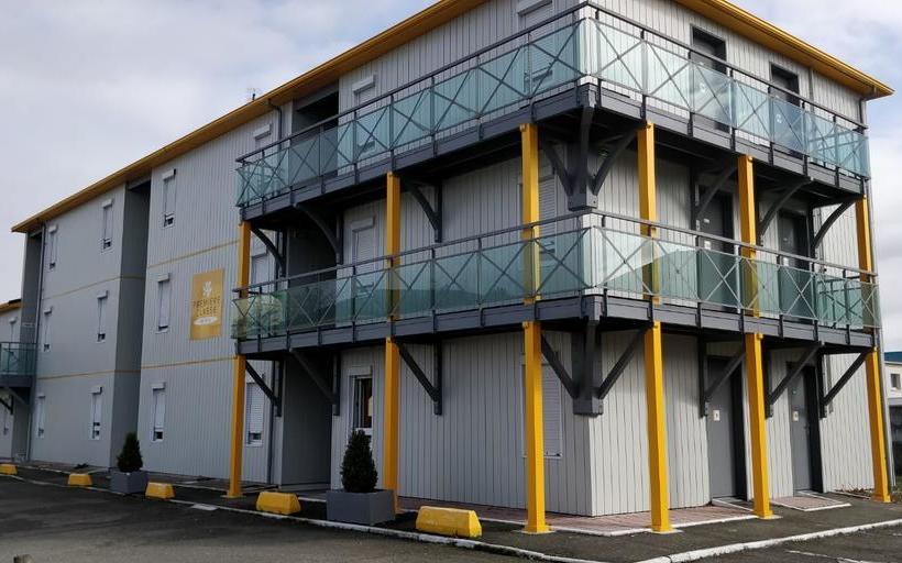 Отель Premiere Classe Coignieres