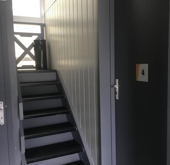 Отель Premiere Classe Coignieres